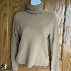 100% cashmere turtleneck. Size S .  Tan.
